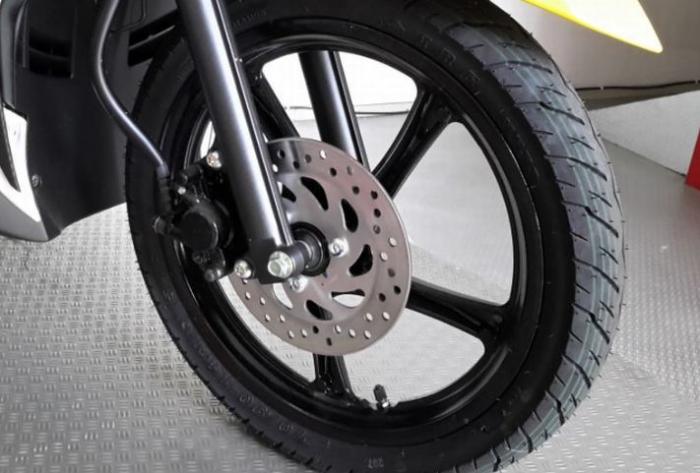 Catatan bagi Pengendara Sepeda Motor, Jangan Injak Rem Belakang saat Turunan Tajam